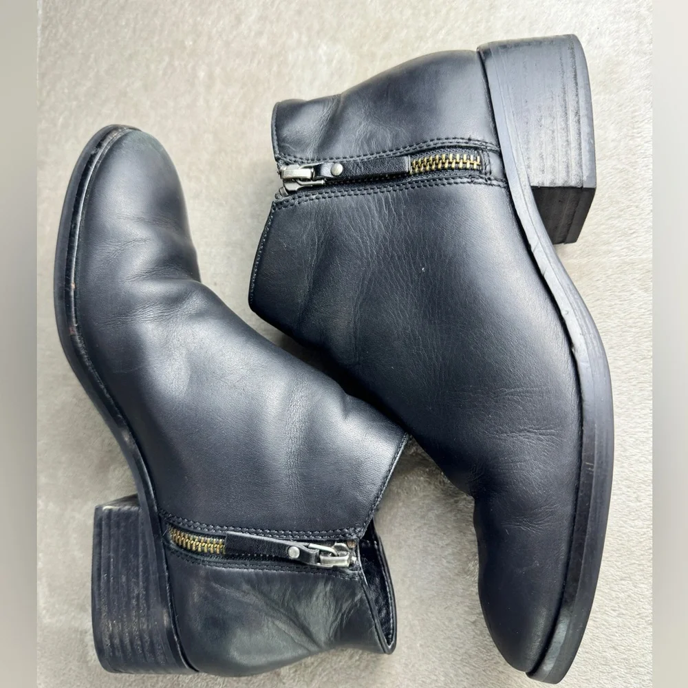 Cole Haan Women's Size 7 Black Leather Hayes‎ Ankle Zip Bootie Boots Classic